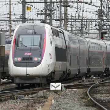 Intelligent and effective interlocking for train protection