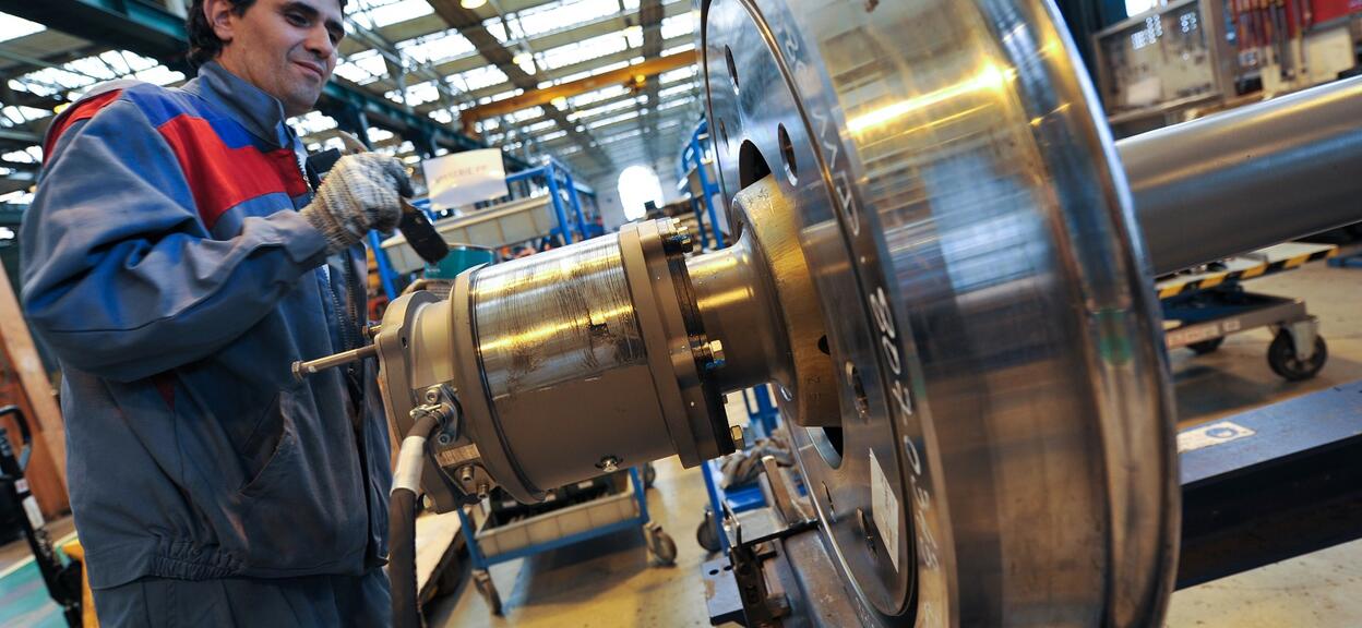 Manufacturing_Train_Bogies_Coradia_Polyvalent_Put_Wheeled_Site_Alstom_Transport_Le_Creusot_May_2011.jpg